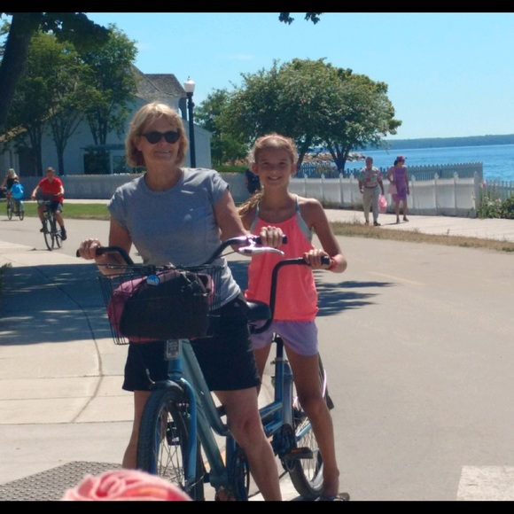 Meet your Posher, Cheryl - Picture 1 of 1